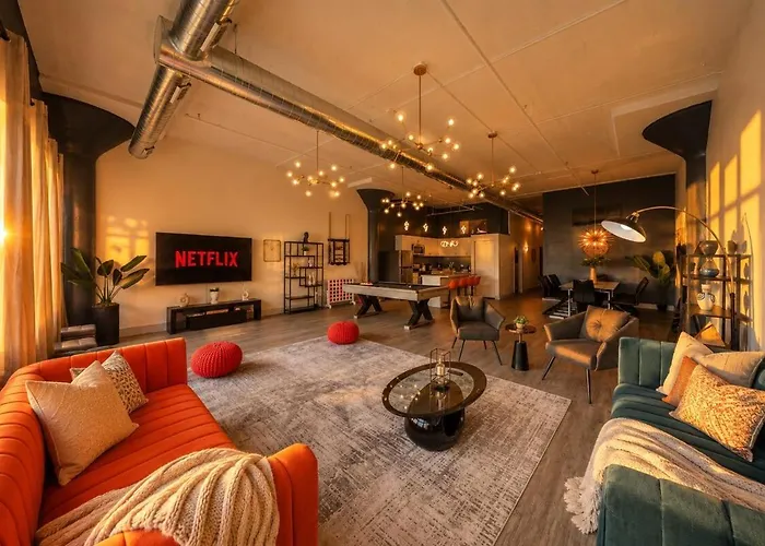 Massive Luxury 5br Loft Near Mccormick - 12 Guests