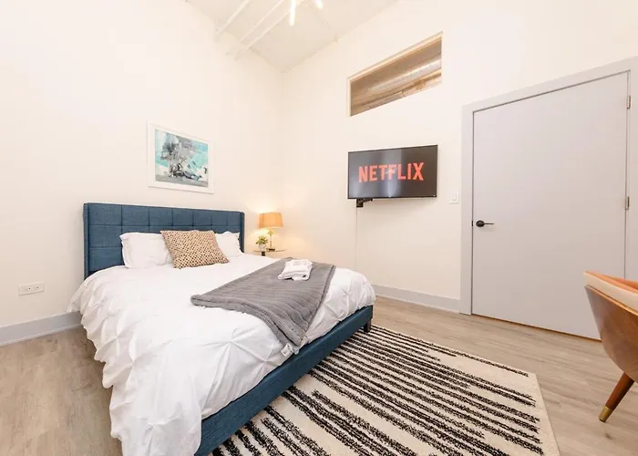 Massive Luxury 5br Loft Near Mccormick - 12 Guests *