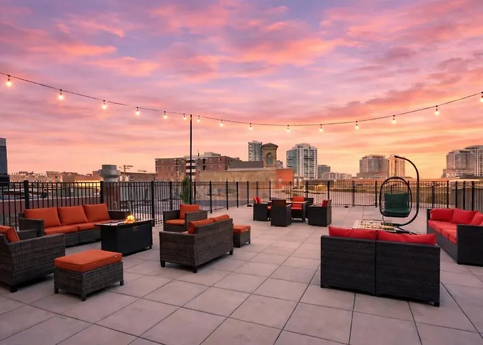 Massive Luxury 5br Loft Near Mccormick - 12 Guests *