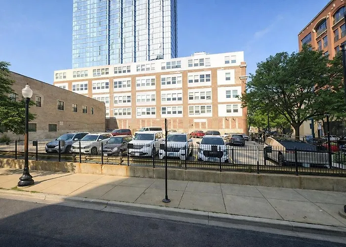 Massive Luxury 5br Loft Near Mccormick - 12 Guests *