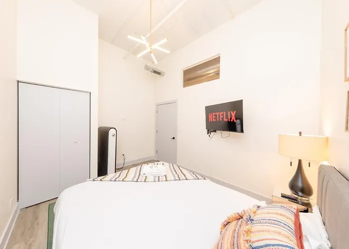 Massive Luxury 5br Loft Near Mccormick - 12 Guests *
