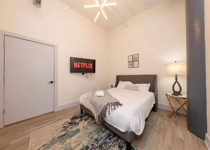 Massive Luxury 5br Loft Near Mccormick - 12 Guests Chicago