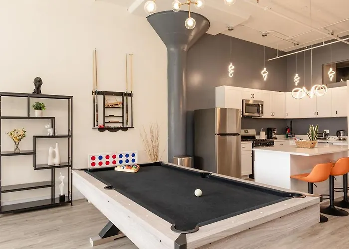 Massive Luxury 5br Loft Near Mccormick - 12 Guests *