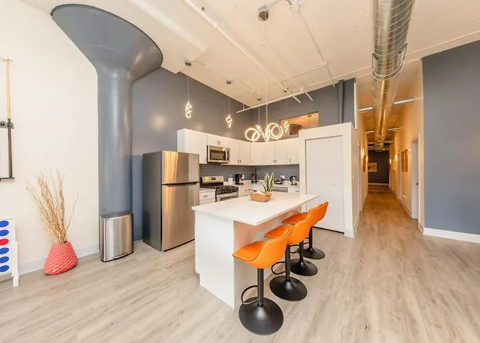 Massive Luxury 5br Loft Near Mccormick - 12 Guests