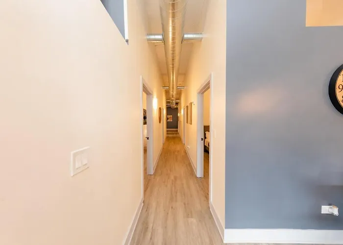Apartment Massive Luxury 5br Loft Near Mccormick - 12 Guests *